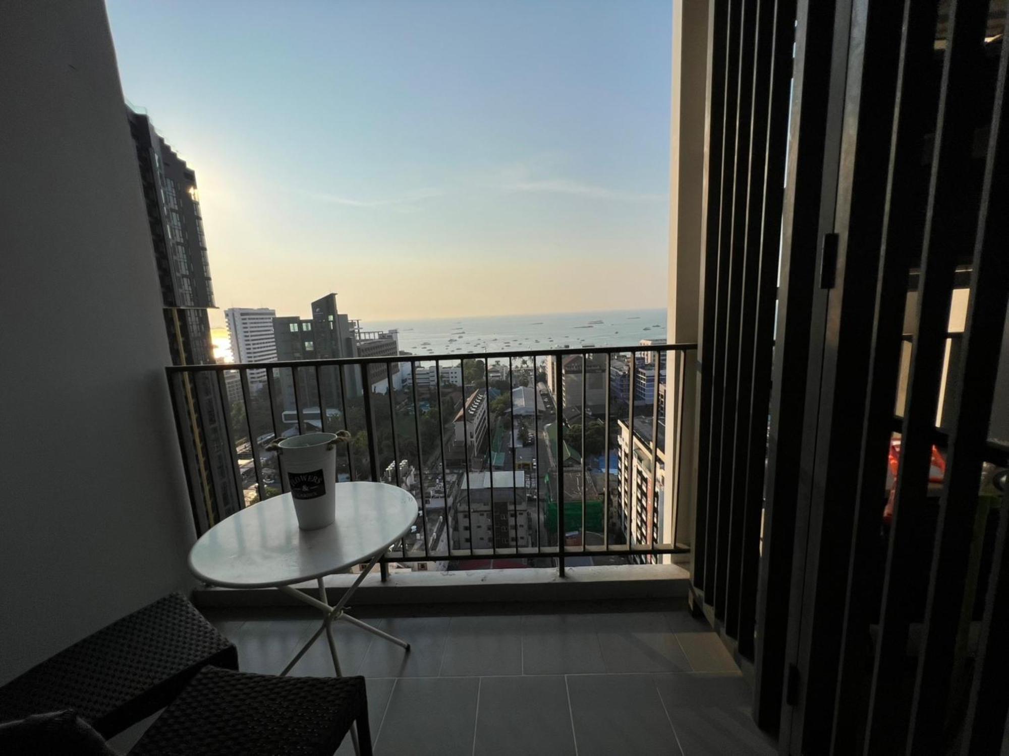 The Base Central Pattaya By Mickey Εξωτερικό φωτογραφία