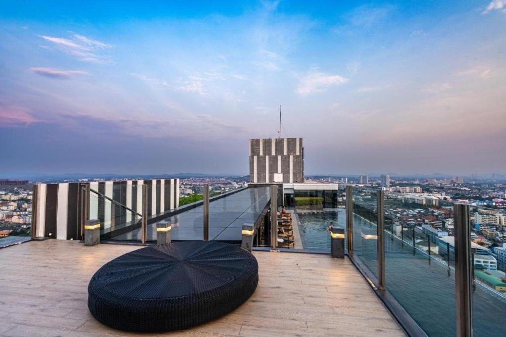 The Base Central Pattaya By Mickey Εξωτερικό φωτογραφία