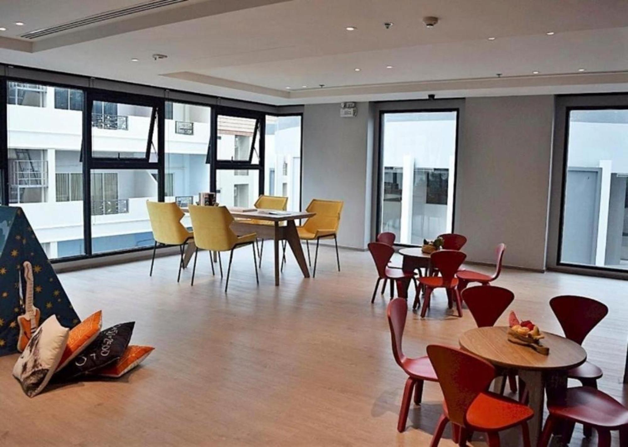 The Base Central Pattaya By Mickey Εξωτερικό φωτογραφία