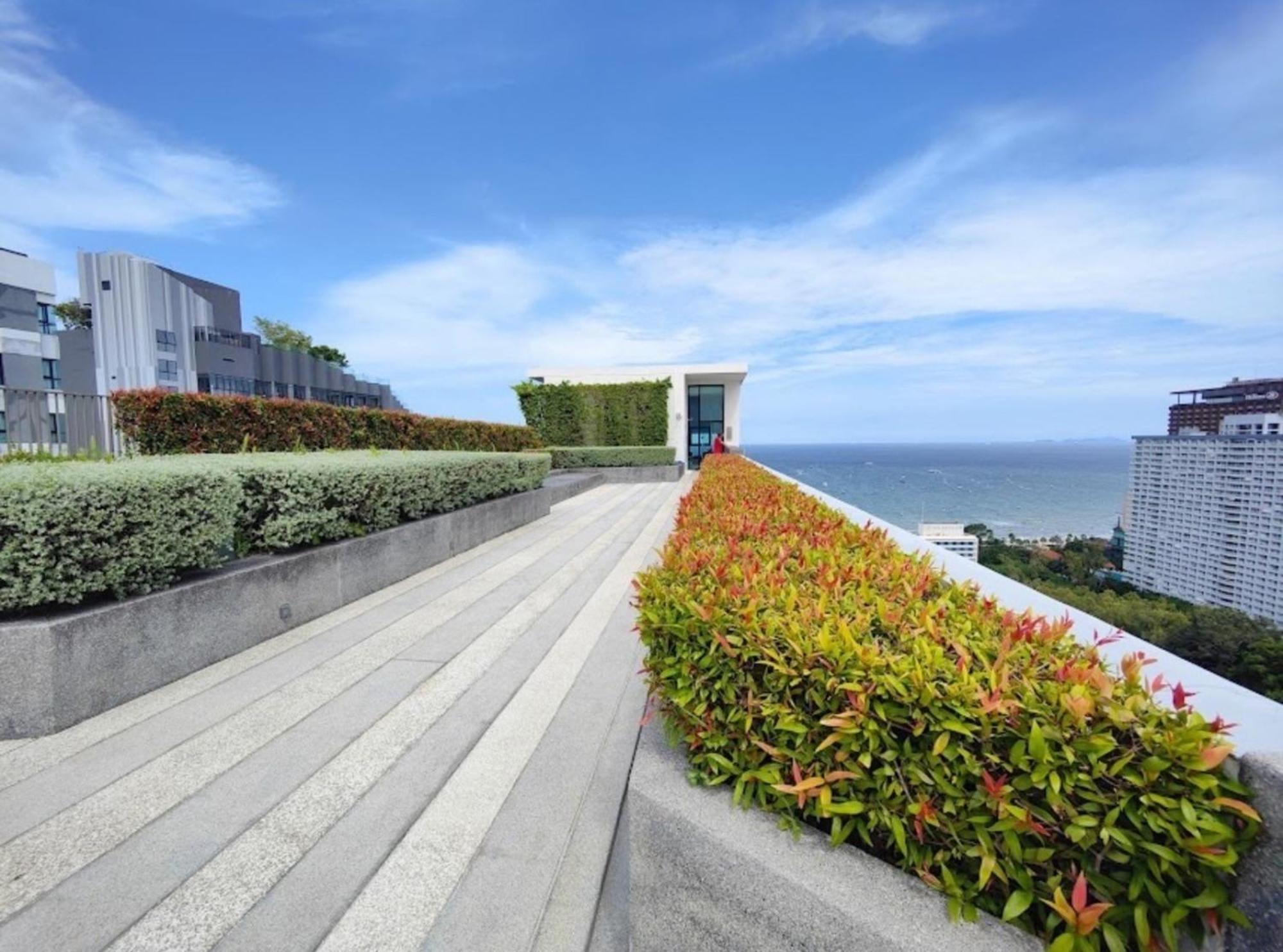 The Base Central Pattaya By Mickey Εξωτερικό φωτογραφία
